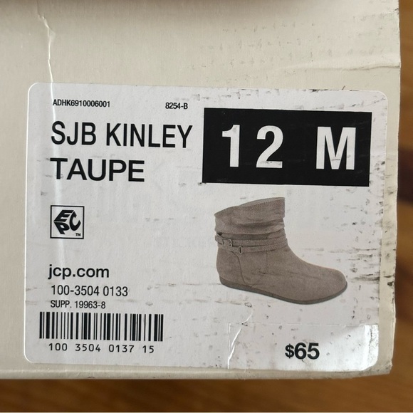 St. John's Bay Womens Kenzie Flat Heel Booties Size 12 - Picture 9 of 10